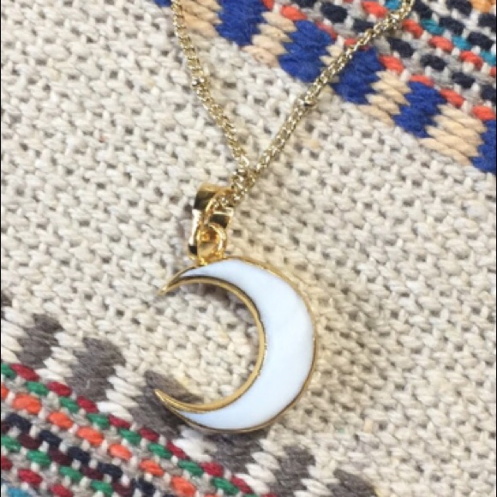 LAST 1 Crescent Moon 14K Gold plate shell necklace - Picture 3 of 7